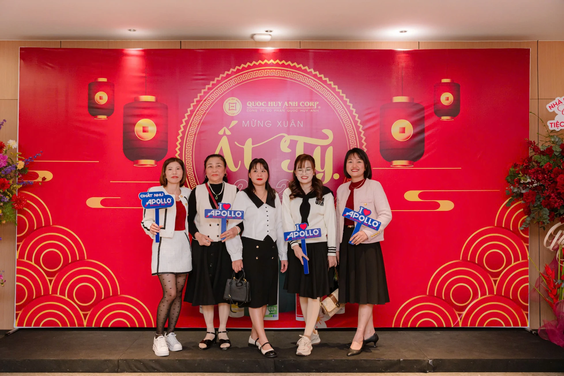 https://static.quochuyanhcorp.vn/20185/2025/Tất Niên/Album hình/z6253707875223_b3d4c77f74bcdd924433cecc121eda2f.jpg